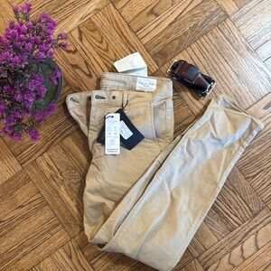 New Rag & Bone
Color: Cornstalk
31 W x 30 L
Brand new with tags 
Fit 1